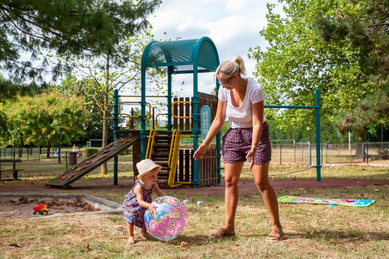 Camping De Châlons-en-Champagne Екстериор снимка