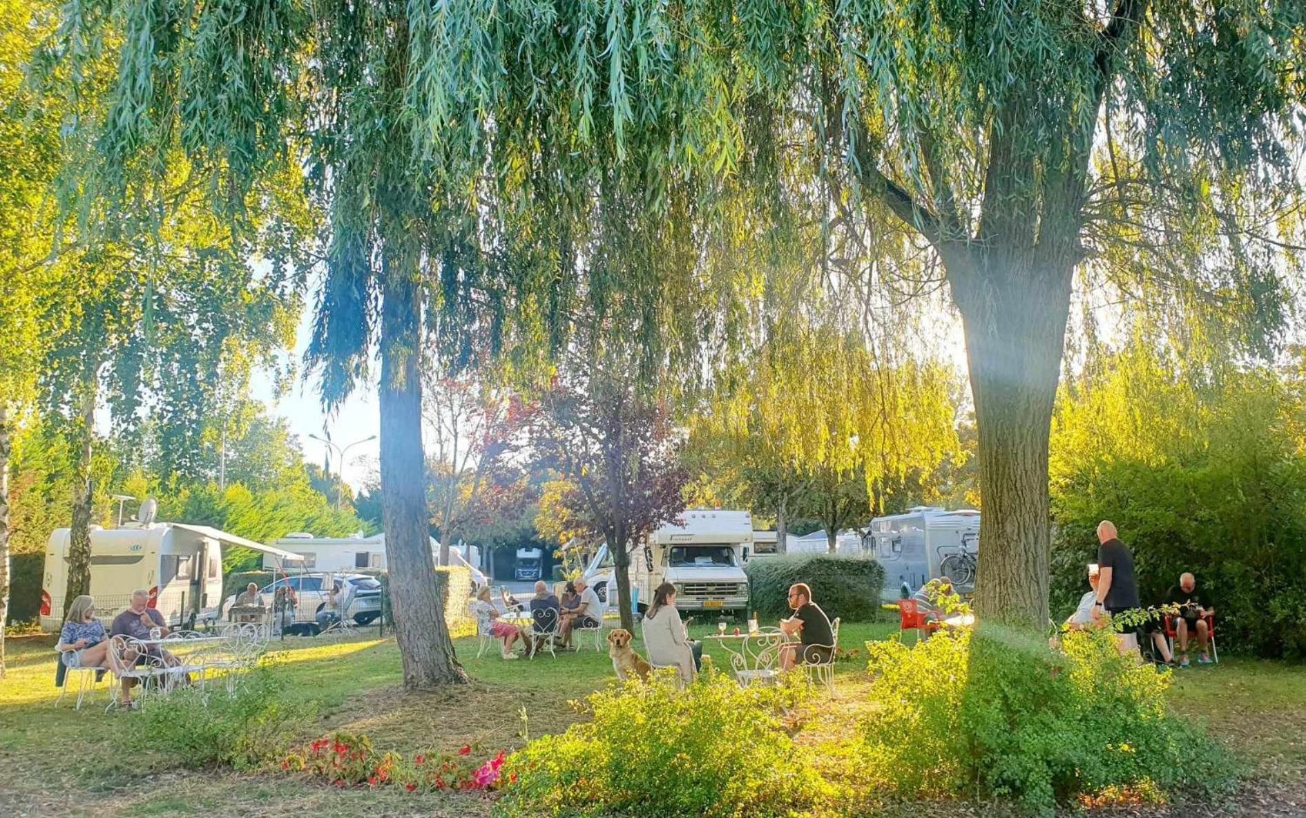 Camping De Châlons-en-Champagne Екстериор снимка